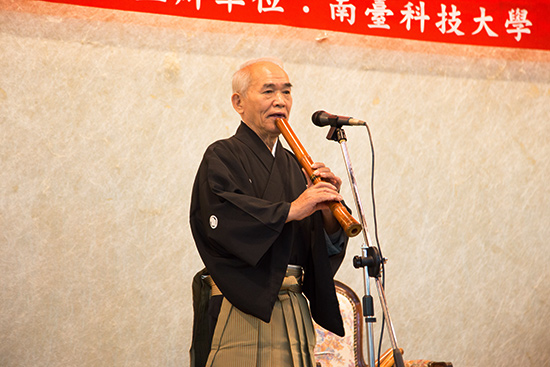 演奏会中所使用的日本三种传统乐器为「三味线「尺八」及