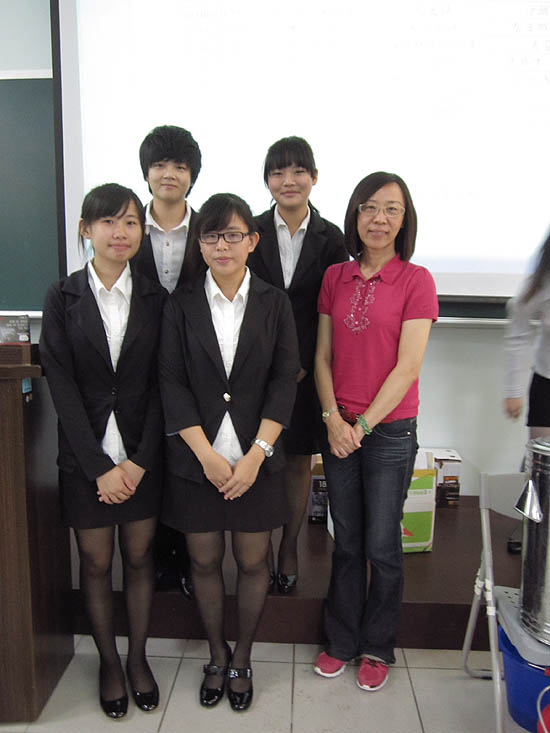 2.南台科技大學「住非住 佳非家」團隊合影留念.JPG