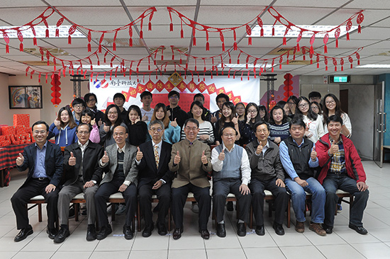 南台科技大学举办侨陆生105年春节联欢餐会